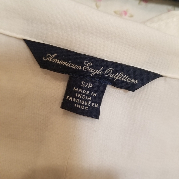 American Eagle Outfitters White Back Cutout Collared Shirt - Picture 3 of 3